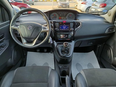 Lancia Ypsilon 1.2 69 CV 5 porte GPL Ecochic Alberta Ferretti (11)