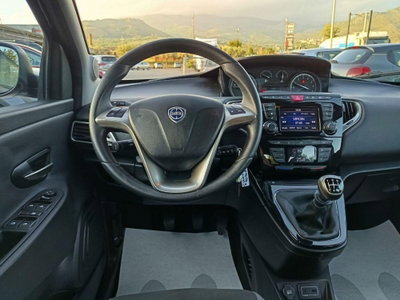 Lancia Ypsilon 1.2 69 CV 5 porte GPL Ecochic Alberta Ferretti (12)