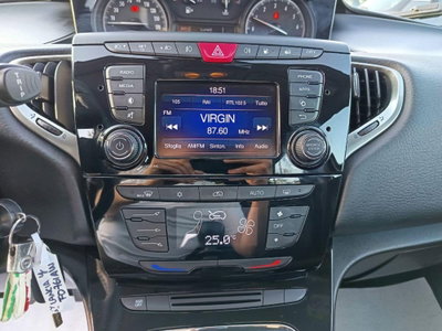 Lancia Ypsilon 1.2 69 CV 5 porte GPL Ecochic Alberta Ferretti (13)