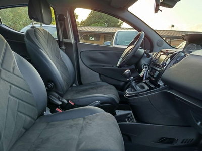 Lancia Ypsilon 1.2 69 CV 5 porte GPL Ecochic Alberta Ferretti (18)