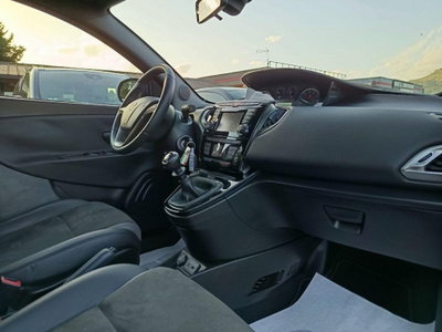 Lancia Ypsilon 1.2 69 CV 5 porte GPL Ecochic Alberta Ferretti (19)