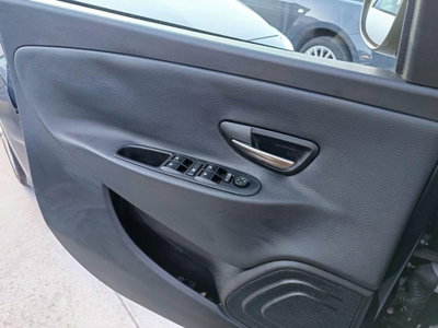 Lancia Ypsilon 1.2 69 CV 5 porte GPL Ecochic Alberta Ferretti (20)