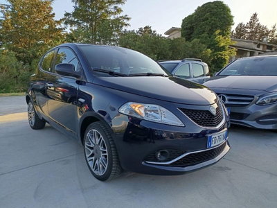 Lancia Ypsilon 1.2 69 CV 5 porte GPL Ecochic Alberta Ferretti (3)