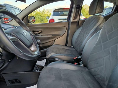 Lancia Ypsilon 1.2 69 CV 5 porte GPL Ecochic Alberta Ferretti (9)