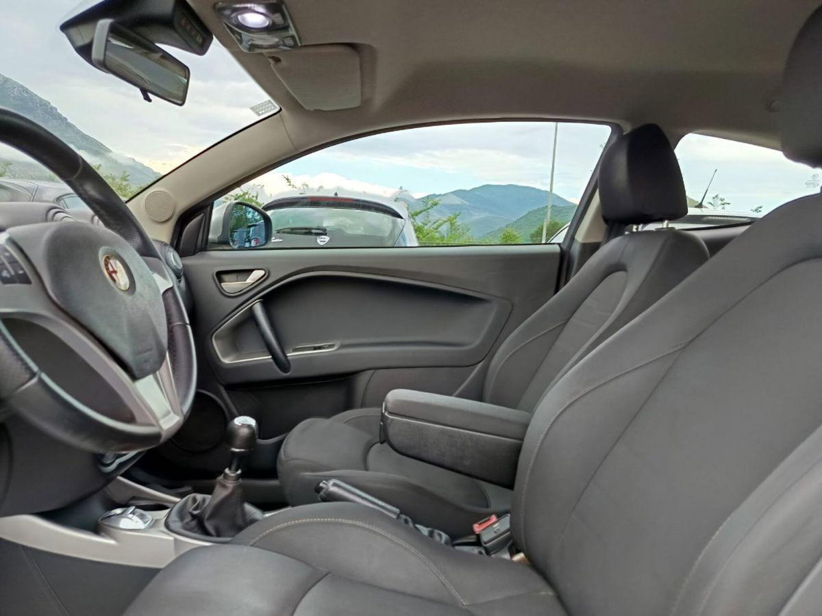 Alfa Romeo MiTo 1.3 JTDm 85 CV S&S Distinctive (10)