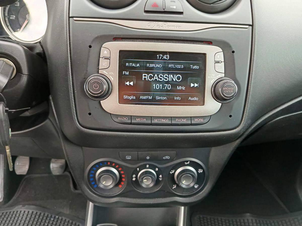 Alfa Romeo MiTo 1.3 JTDm 85 CV S&S Distinctive (14)