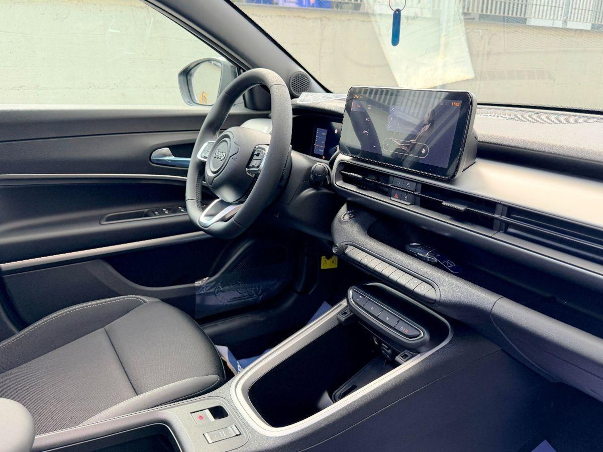 Jeep Avenger 1.2 turbo e-hybrid mhev Summit fwd 110cv edct6 (10)