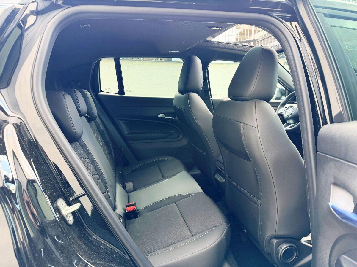Jeep Avenger 1.2 turbo e-hybrid mhev Summit fwd 110cv edct6 (12)