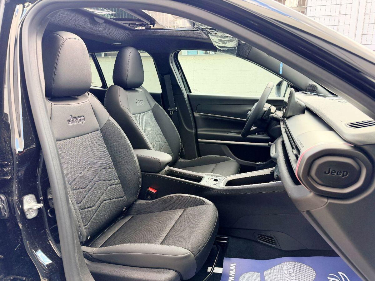 Jeep Avenger 1.2 turbo e-hybrid mhev Summit fwd 110cv edct6 (14)