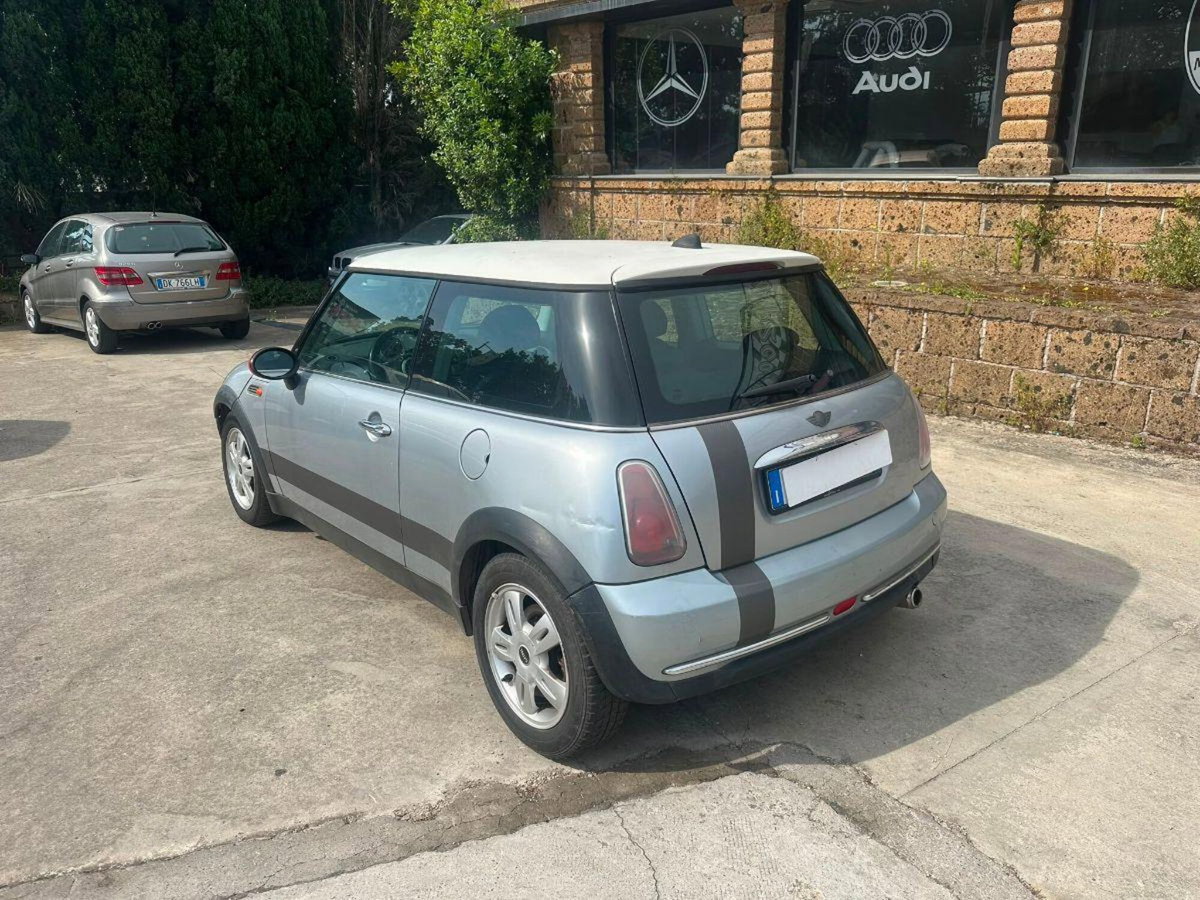 MINI Mini 1.6 16V Cooper (4)