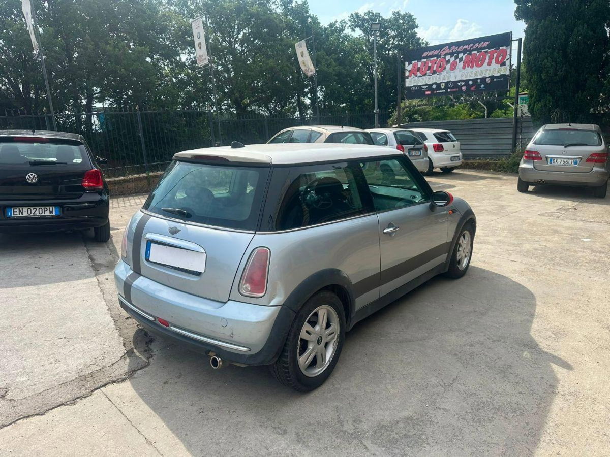 MINI Mini 1.6 16V Cooper (5)