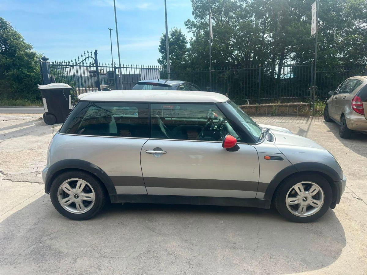 MINI Mini 1.6 16V Cooper (6)