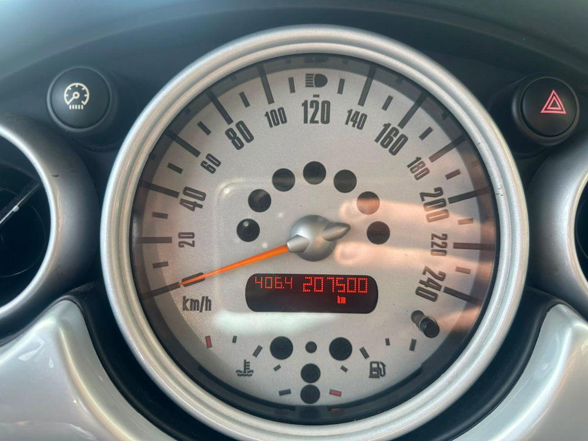 MINI Mini 1.6 16V Cooper (9)