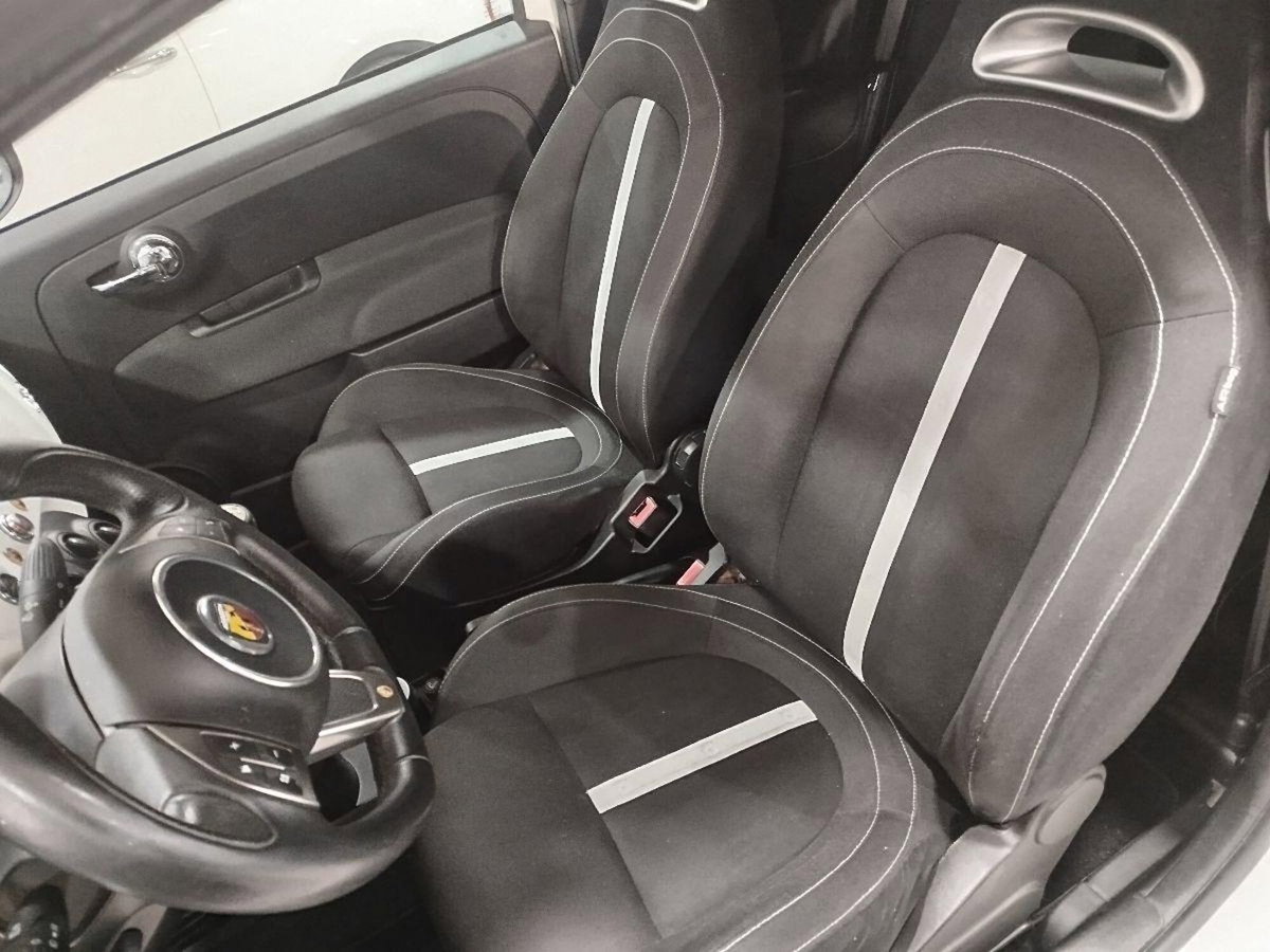 Abarth 500 1.4 Turbo T-Jet Custom (10)