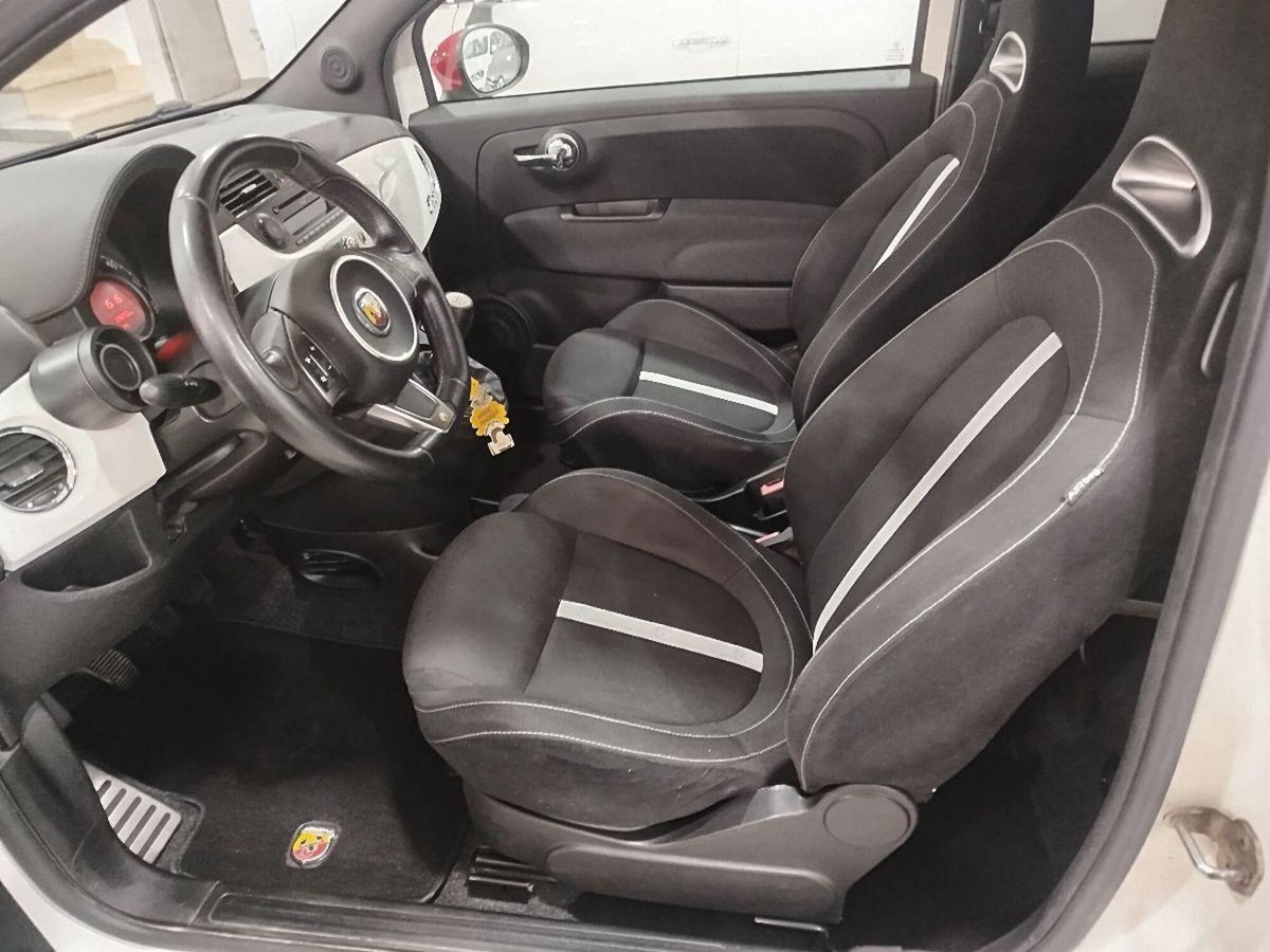 Abarth 500 1.4 Turbo T-Jet Custom (9)