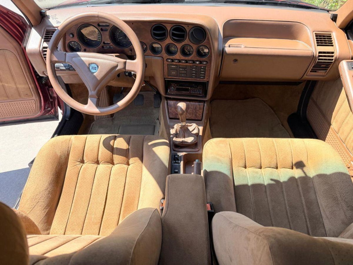 Lancia Thema 8.32 (11)