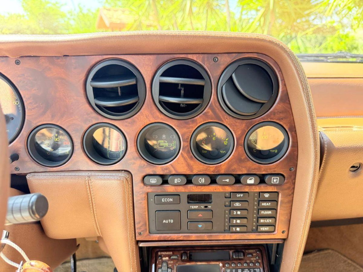 Lancia Thema 8.32 (18)
