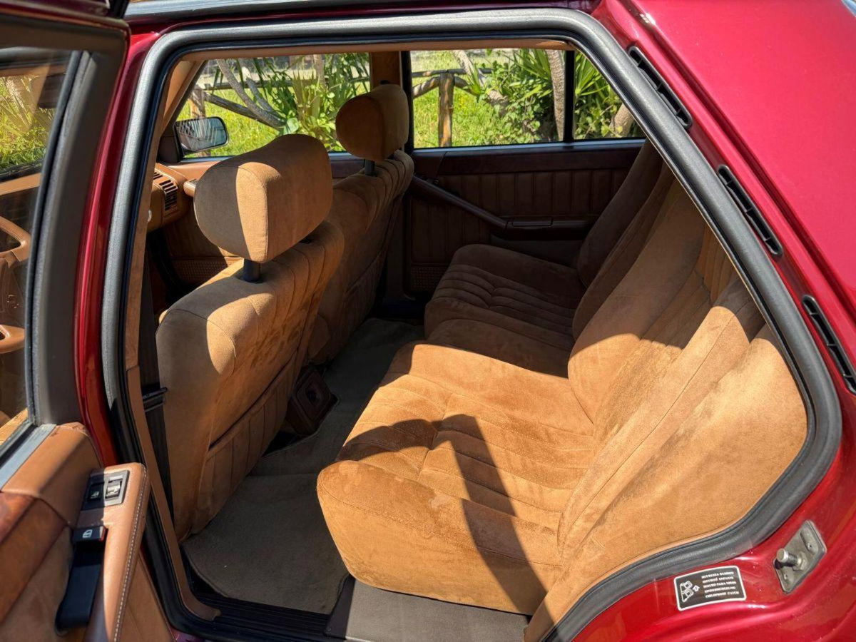 Lancia Thema 8.32 (7)