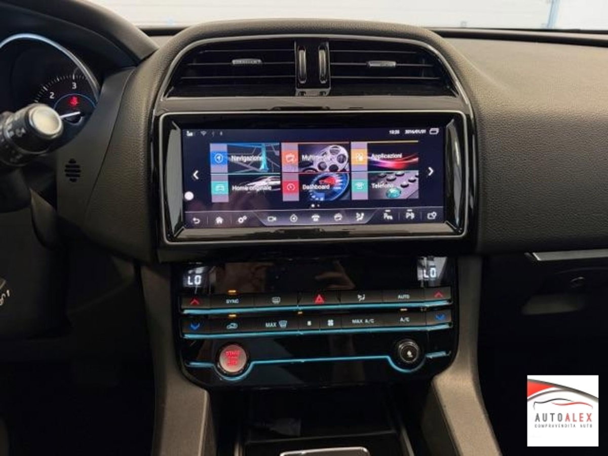 Jaguar F-Pace 2.0 D 180 CV AWD R-Sport (11)