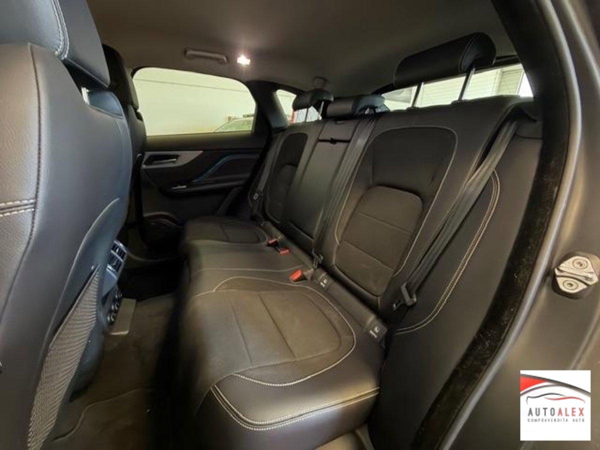 Jaguar F-Pace 2.0 D 180 CV AWD R-Sport (12)