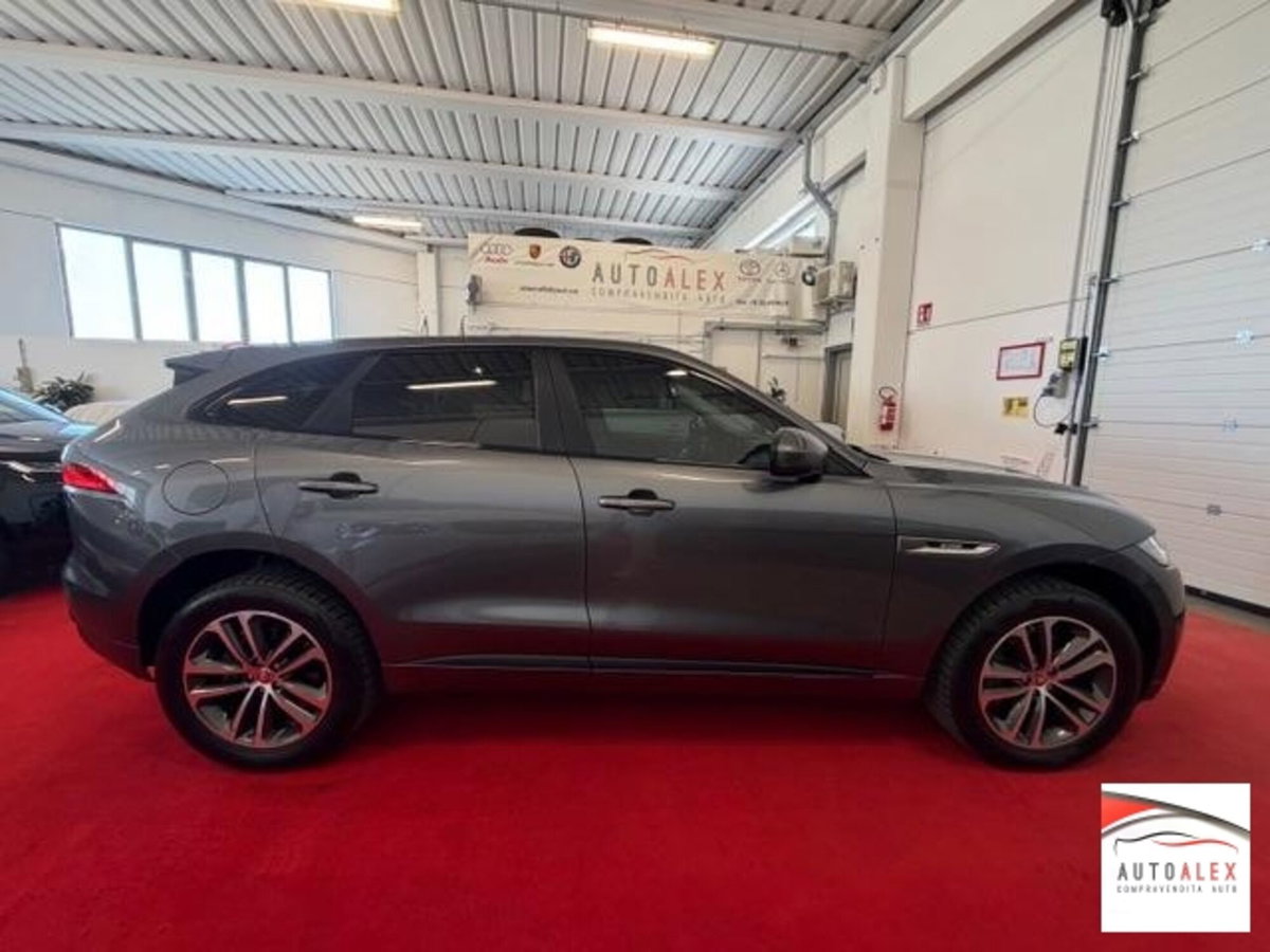Jaguar F-Pace 2.0 D 180 CV AWD R-Sport (16)