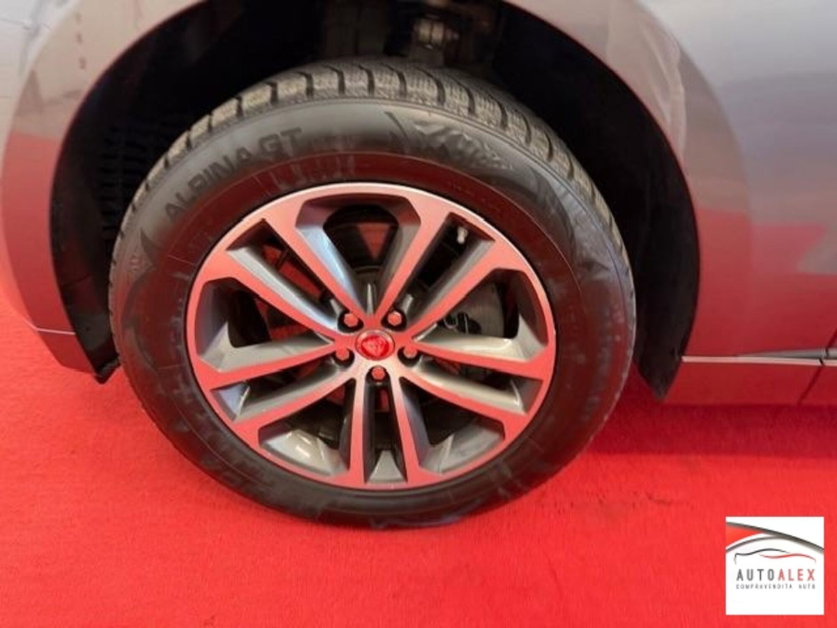 Jaguar F-Pace 2.0 D 180 CV AWD R-Sport (17)