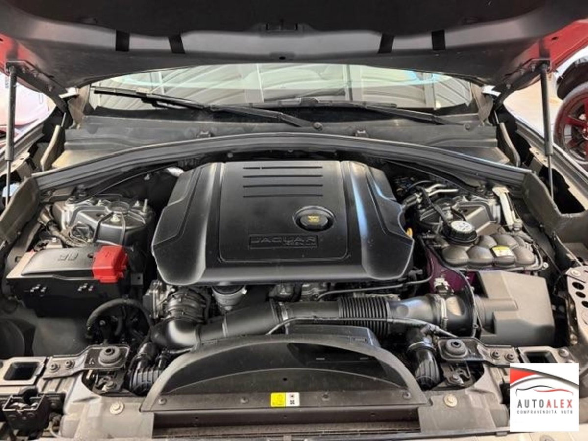 Jaguar F-Pace 2.0 D 180 CV AWD R-Sport (18)