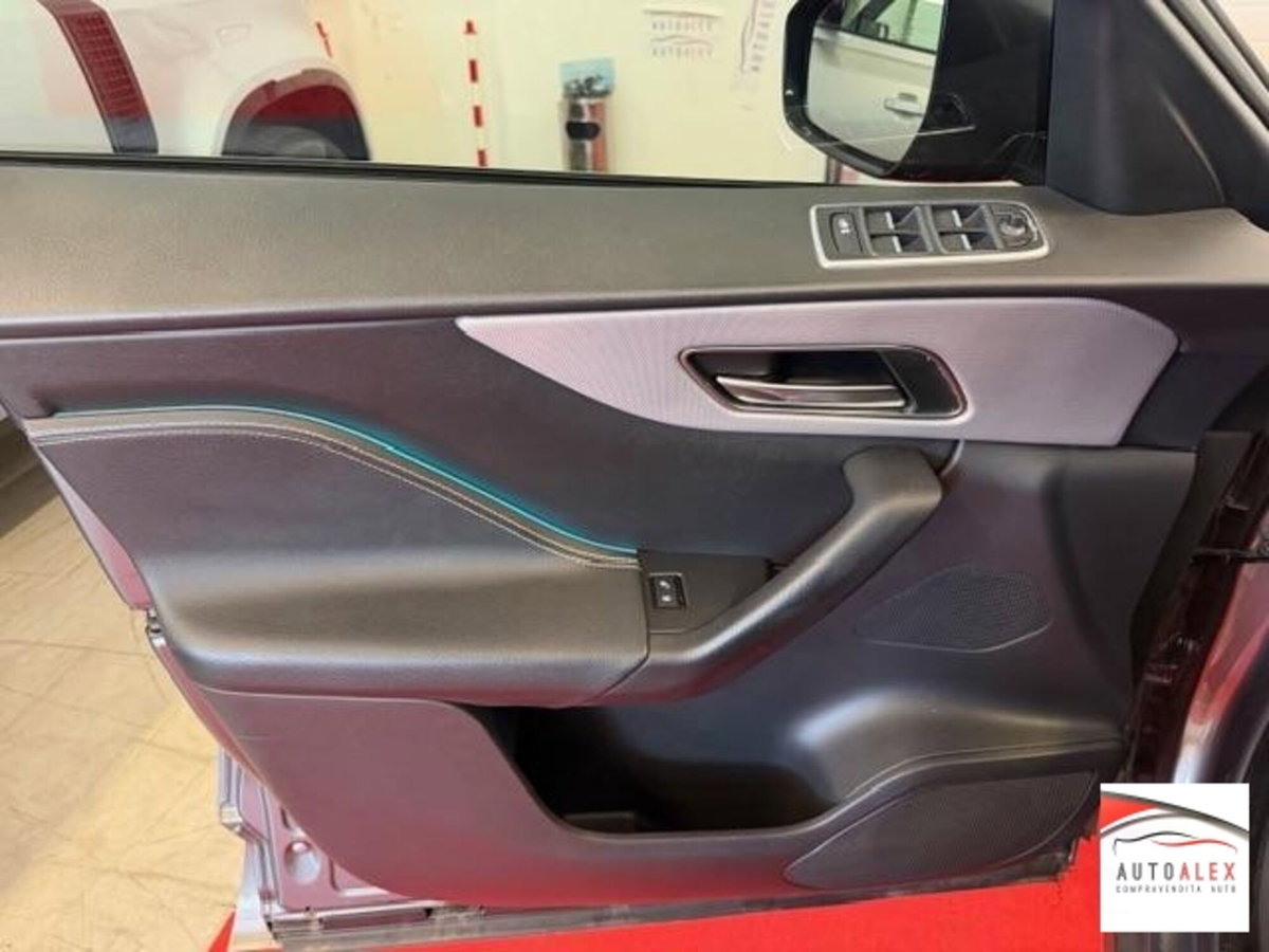 Jaguar F-Pace 2.0 D 180 CV AWD R-Sport (19)