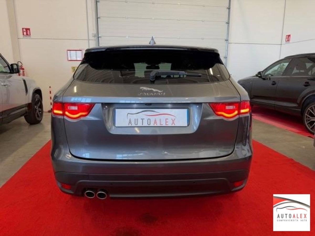 Jaguar F-Pace 2.0 D 180 CV AWD R-Sport (5)