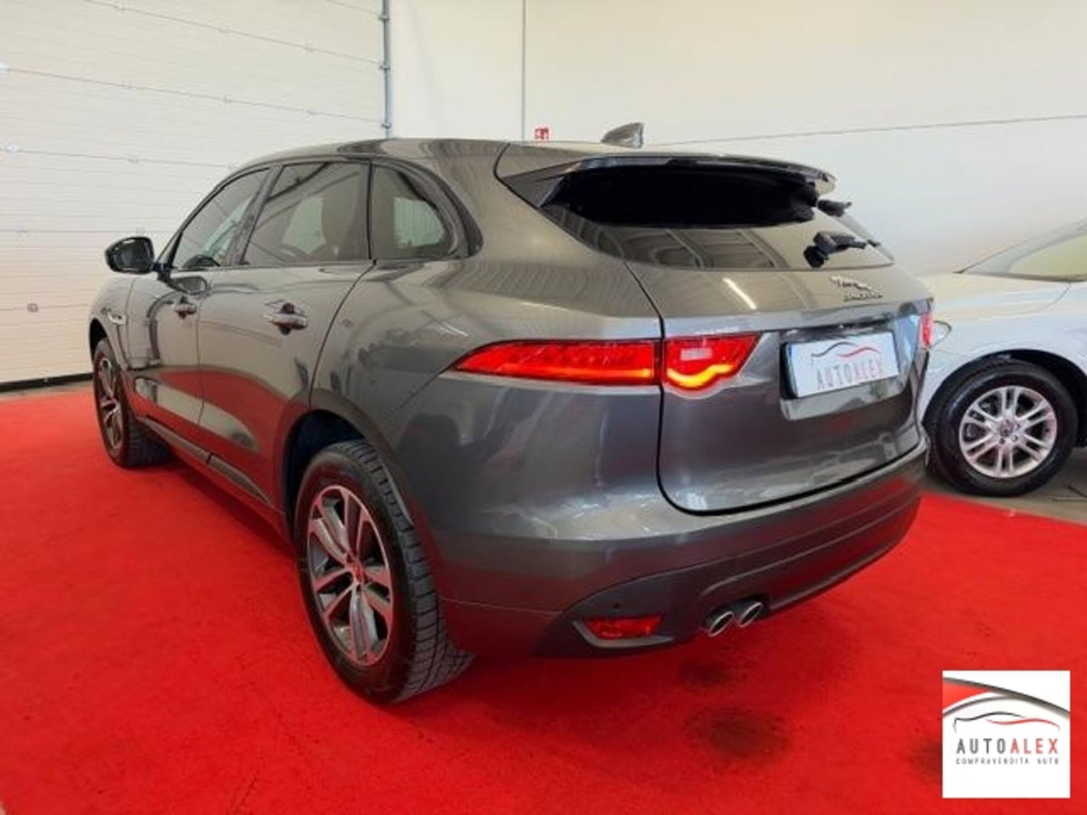 Jaguar F-Pace 2.0 D 180 CV AWD R-Sport (6)