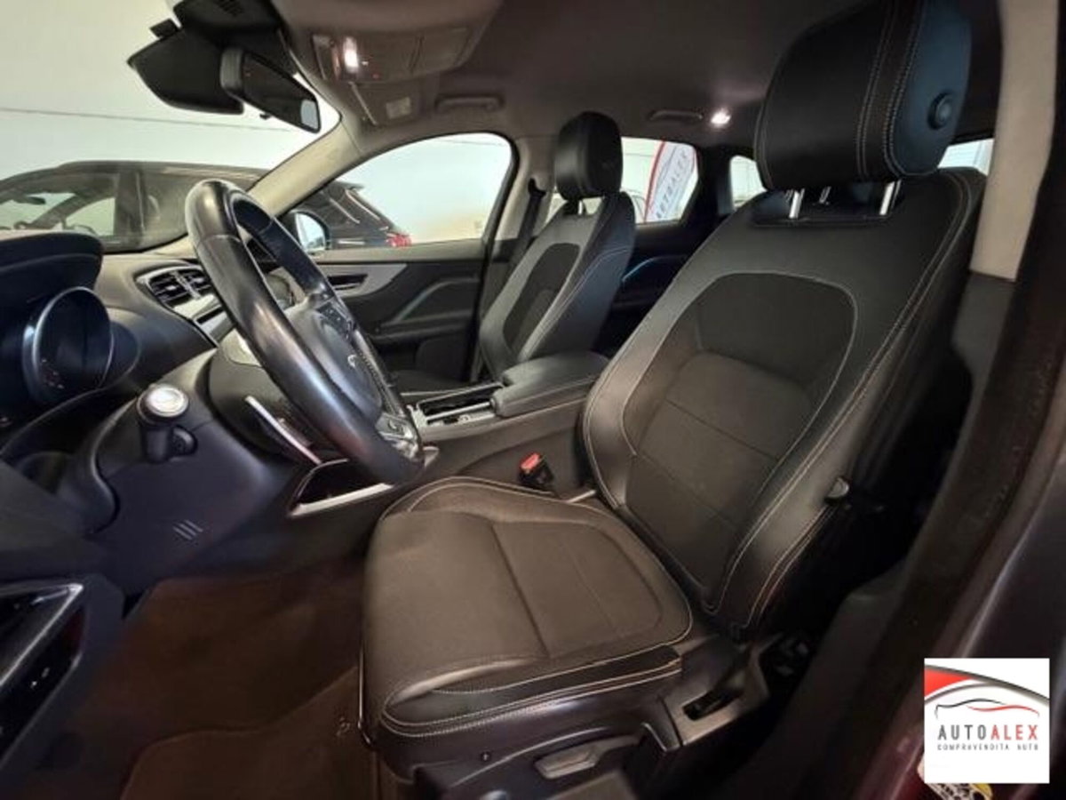 Jaguar F-Pace 2.0 D 180 CV AWD R-Sport (8)