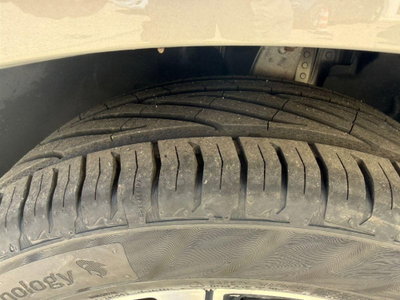 Volvo XC60 B5 (d) AWD automatico Plus Dark (17)