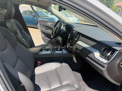 Volvo XC60 B5 (d) AWD automatico Plus Dark (18)