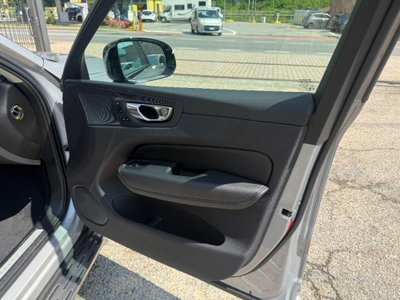 Volvo XC60 B5 (d) AWD automatico Plus Dark (19)