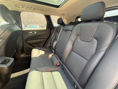 Volvo XC60 B5 (d) AWD automatico Plus Dark (8)