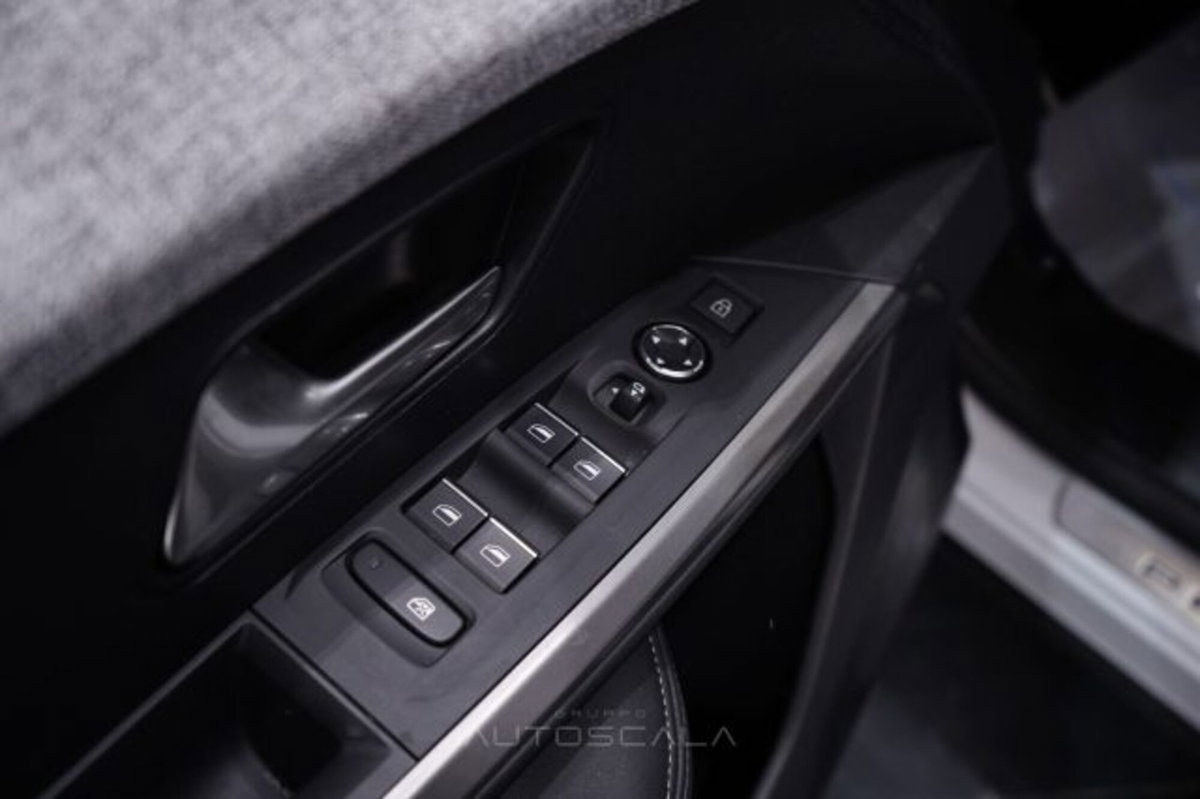 Peugeot 3008 1.2 hybrid GT Exclusive 145cv e-dcs6 (9)