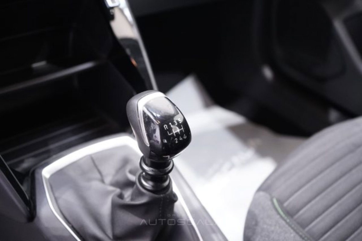 Peugeot 208 1.2 puretech Active s&s 100cv (16)