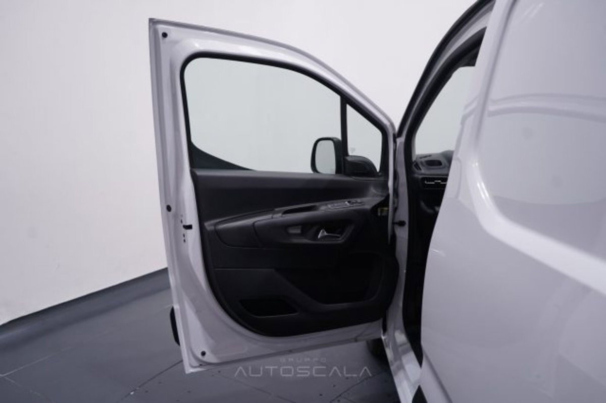 Opel Combo Furgone Cargo 1.5 Diesel 100CV PC 1000kg Edition (9)