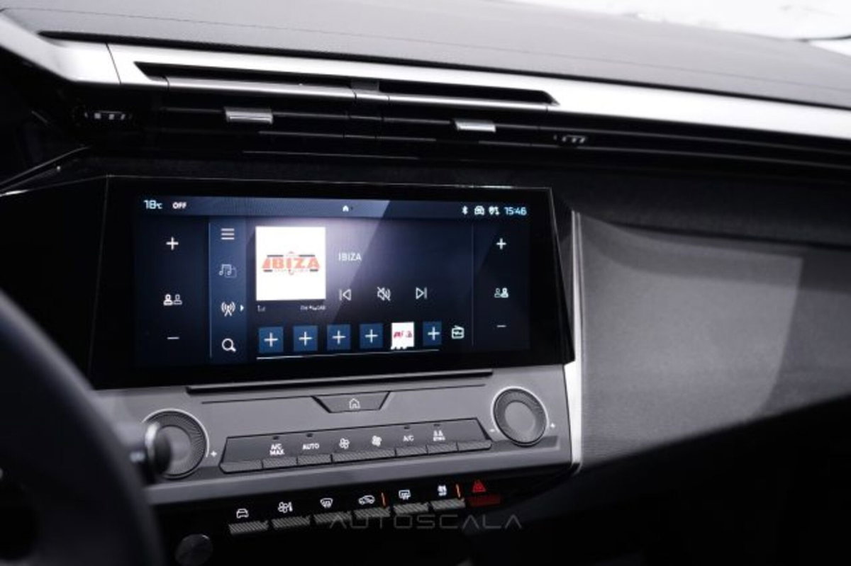 Peugeot 408 1.2 hybrid Allure 136cv e-dsc6 (11)