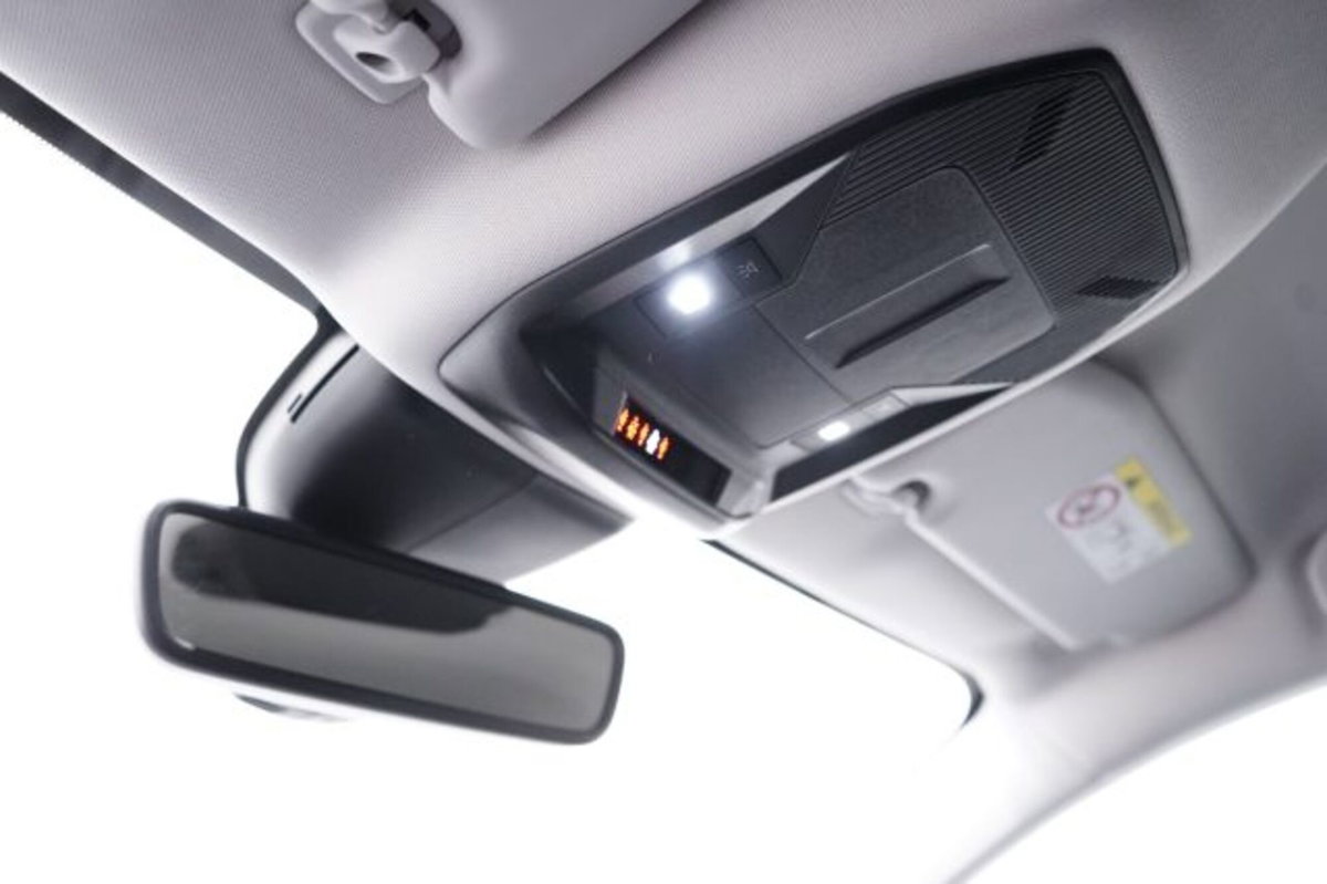 Peugeot 408 1.2 hybrid Allure 136cv e-dsc6 (15)