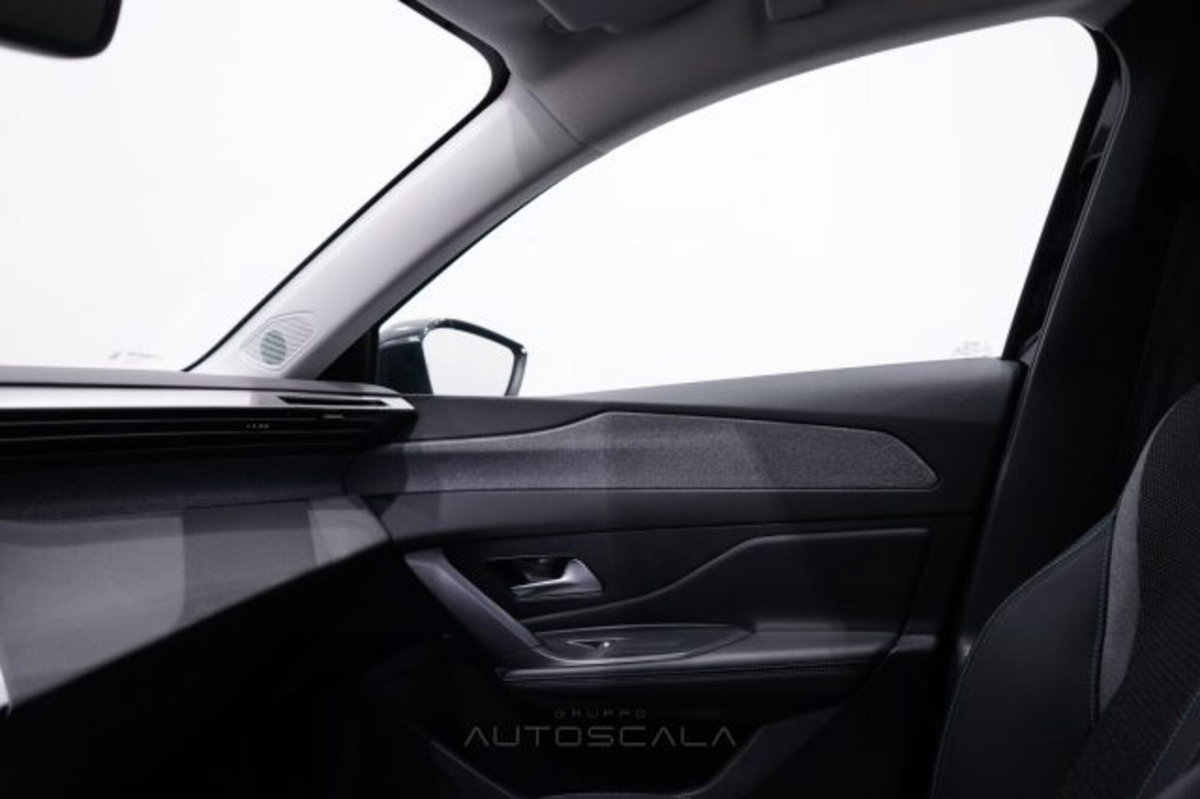 Peugeot 408 1.2 hybrid Allure 136cv e-dsc6 (16)