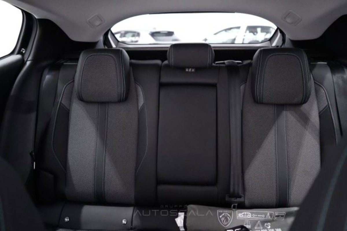 Peugeot 408 1.2 hybrid Allure 136cv e-dsc6 (17)