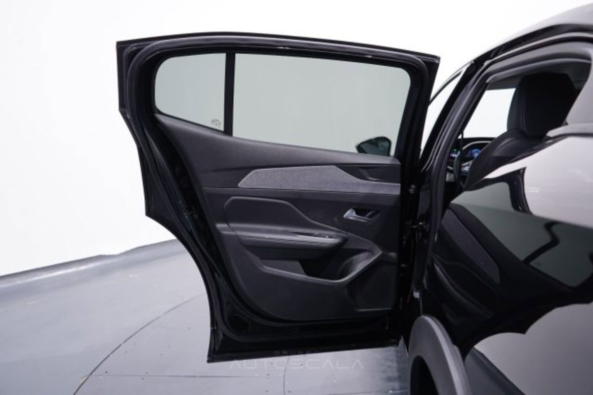 Peugeot 408 1.2 hybrid Allure 136cv e-dsc6 (18)