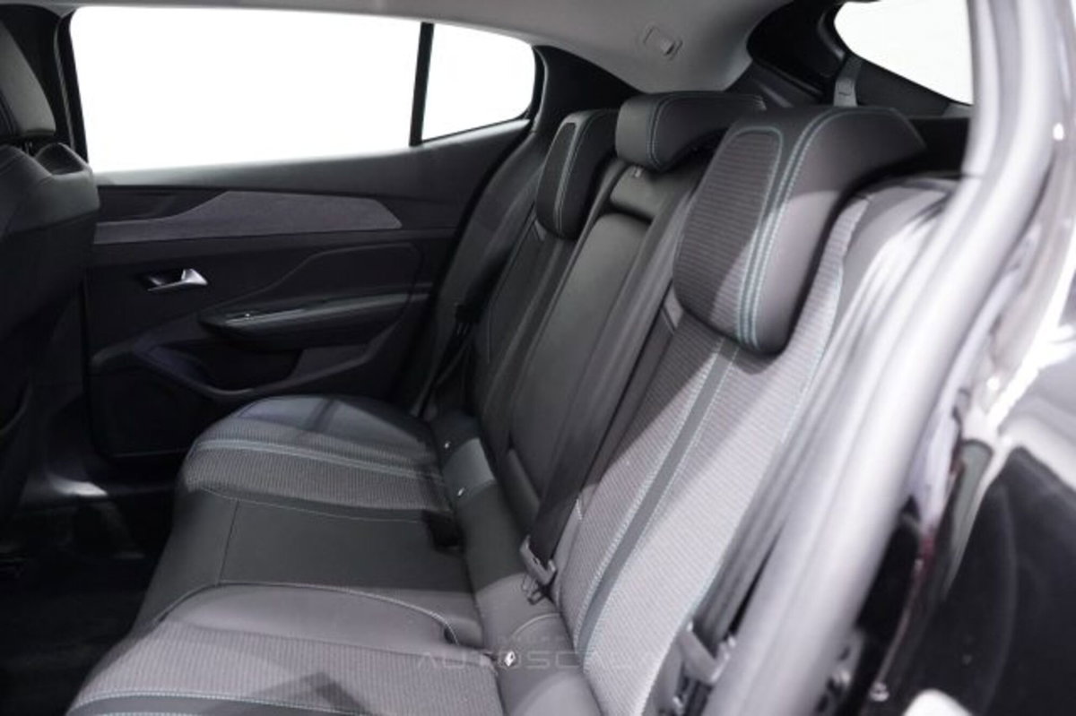 Peugeot 408 1.2 hybrid Allure 136cv e-dsc6 (19)