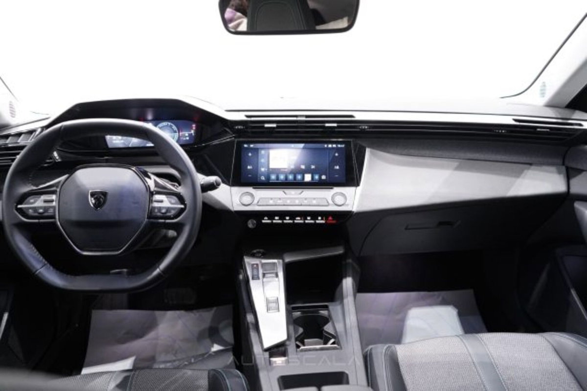 Peugeot 408 1.2 hybrid Allure 136cv e-dsc6 (20)