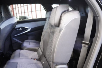 Peugeot 5008 1.2 hybrid 48V Allure Pack 136cv e-dcs 6 (17)