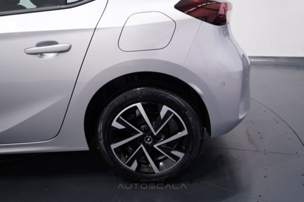Opel Corsa 1.2 GS s&s 100cv (15)