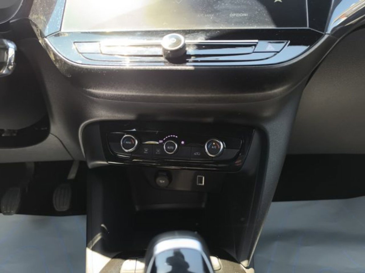 Opel Corsa 1.2 GS s&s 100cv (15)