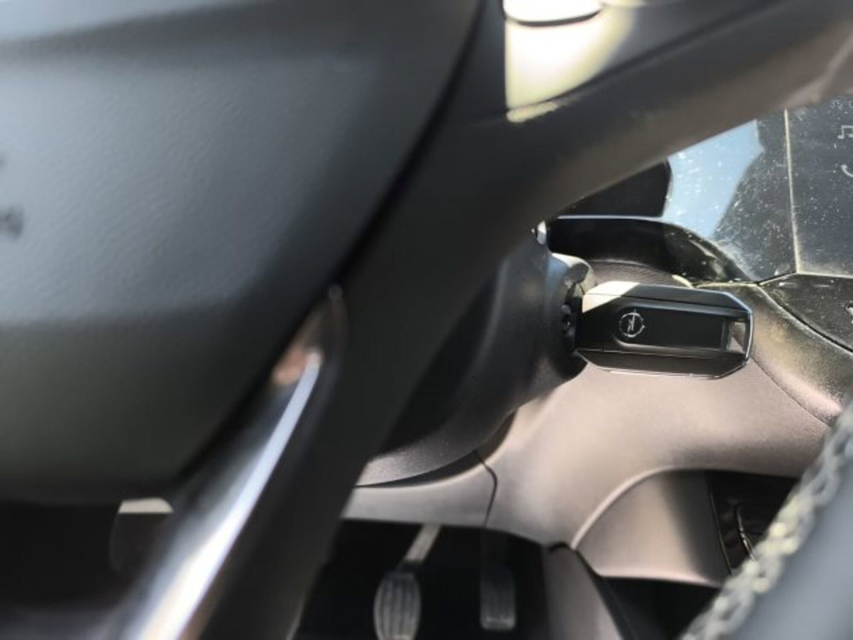 Opel Corsa 1.2 GS s&s 100cv (16)