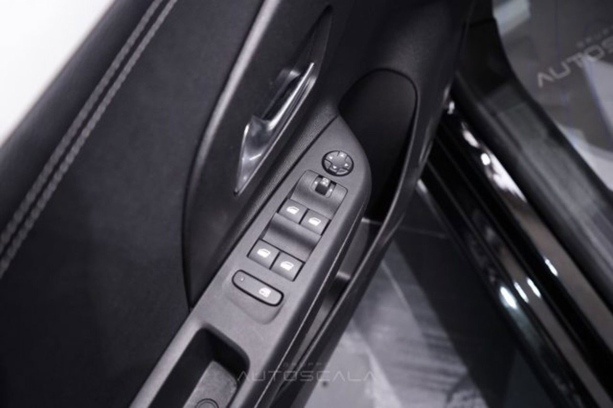 Opel Corsa 1.2 hybrid GS 100cv dct6 (10)